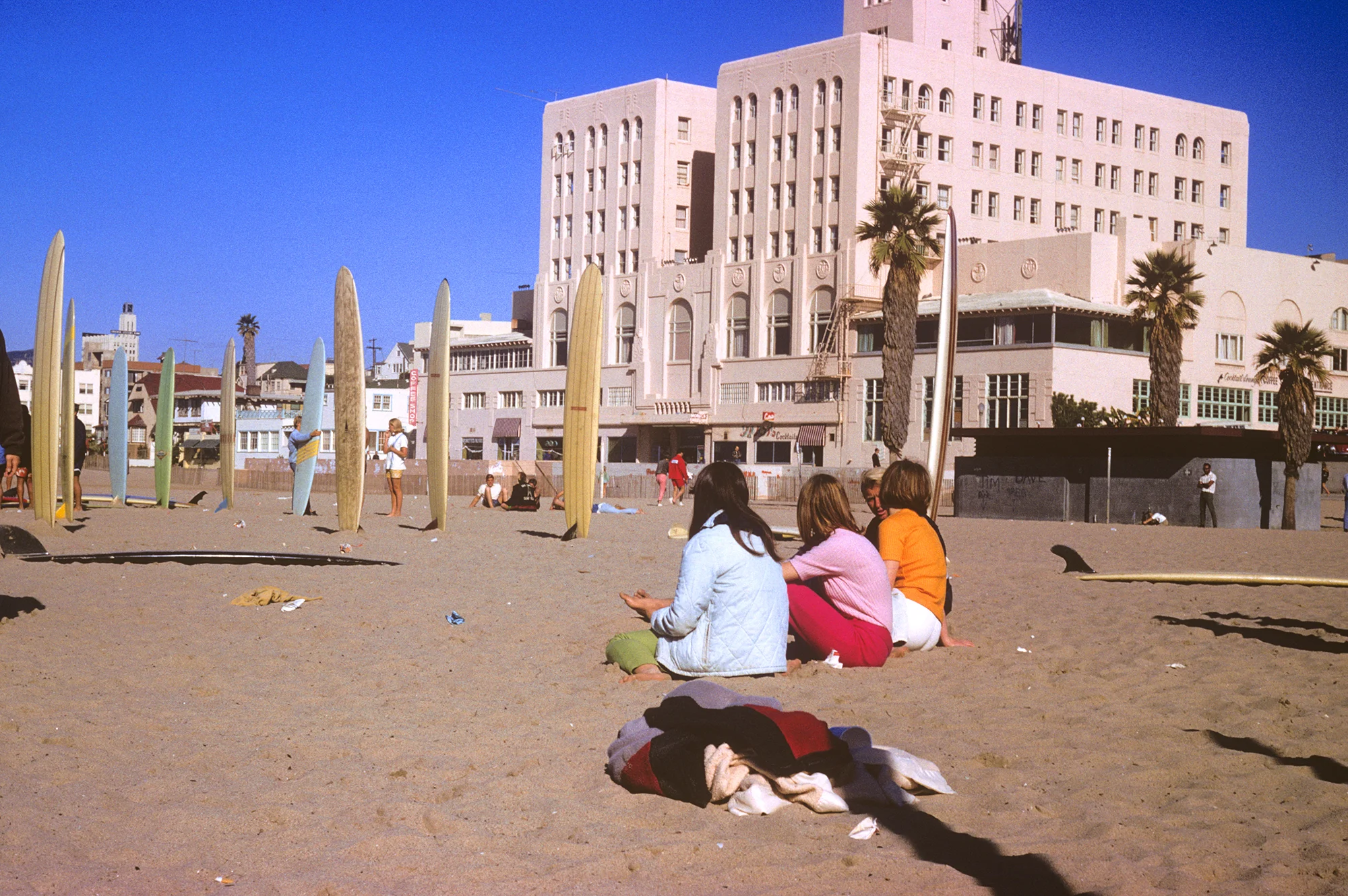 DENISE-SCOTT-BROWN-WAYWARD-EYE-TOTEMIC-SURFBOARDS-SANTA-MONICA-1966-COURTESY-BETTS-PROJECT.jpg.jpg