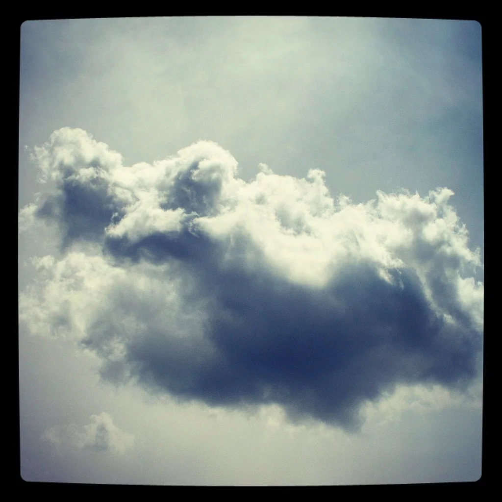Every monday we dedicate to the beautiful sky. This week the beauty of one single cloud.