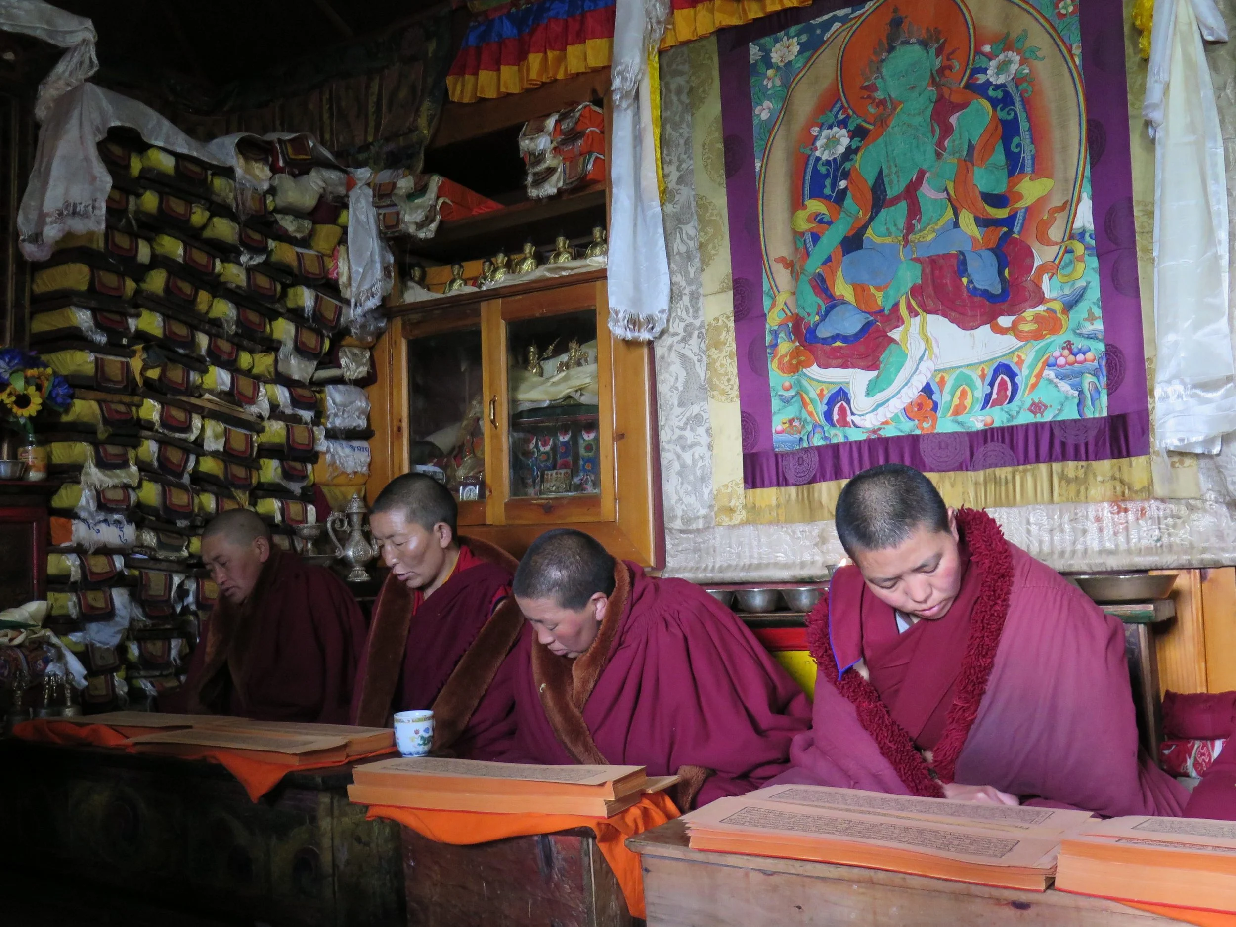Rahibeler dua ederken / Nuns chanting