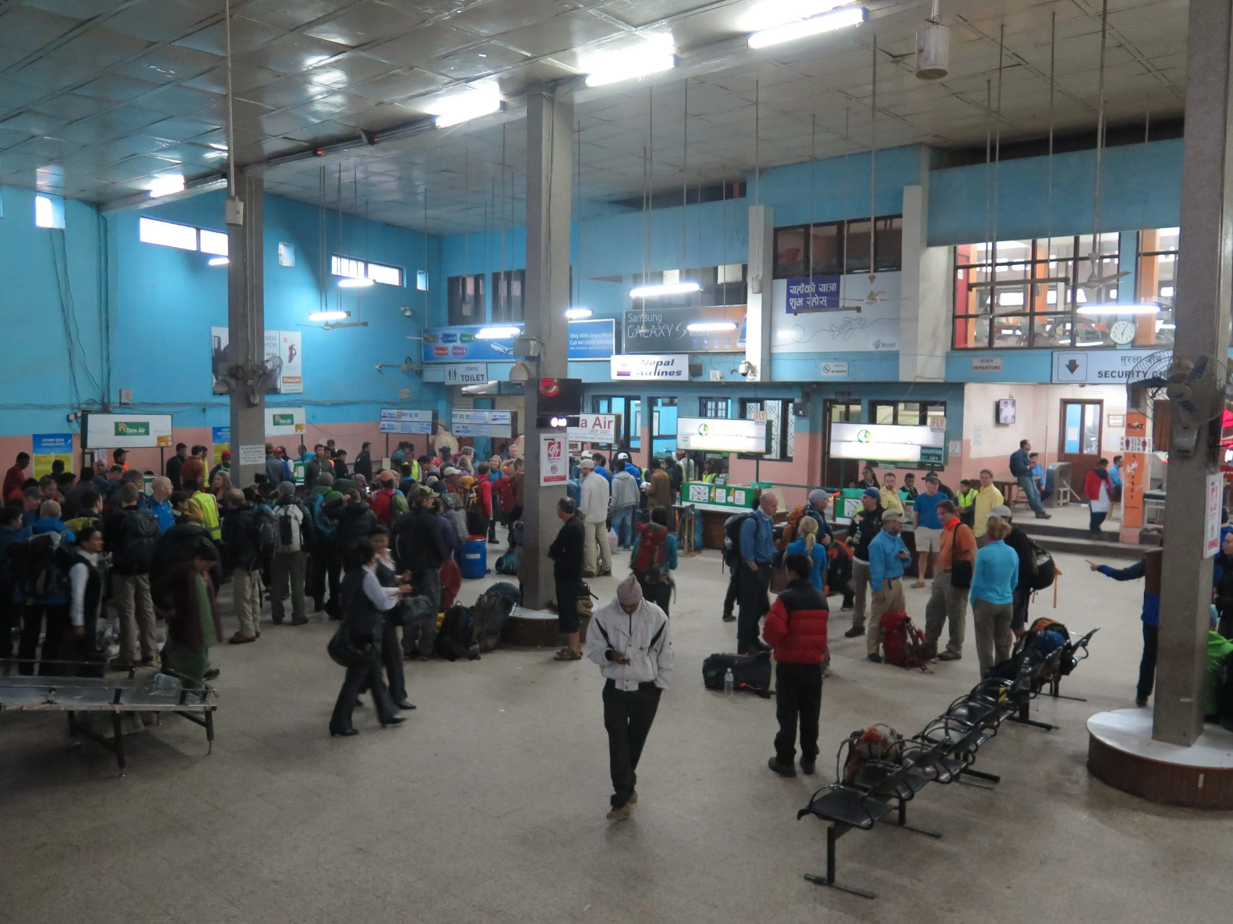 Sabah 5, Lukla havaalani / 5am Lukla airport