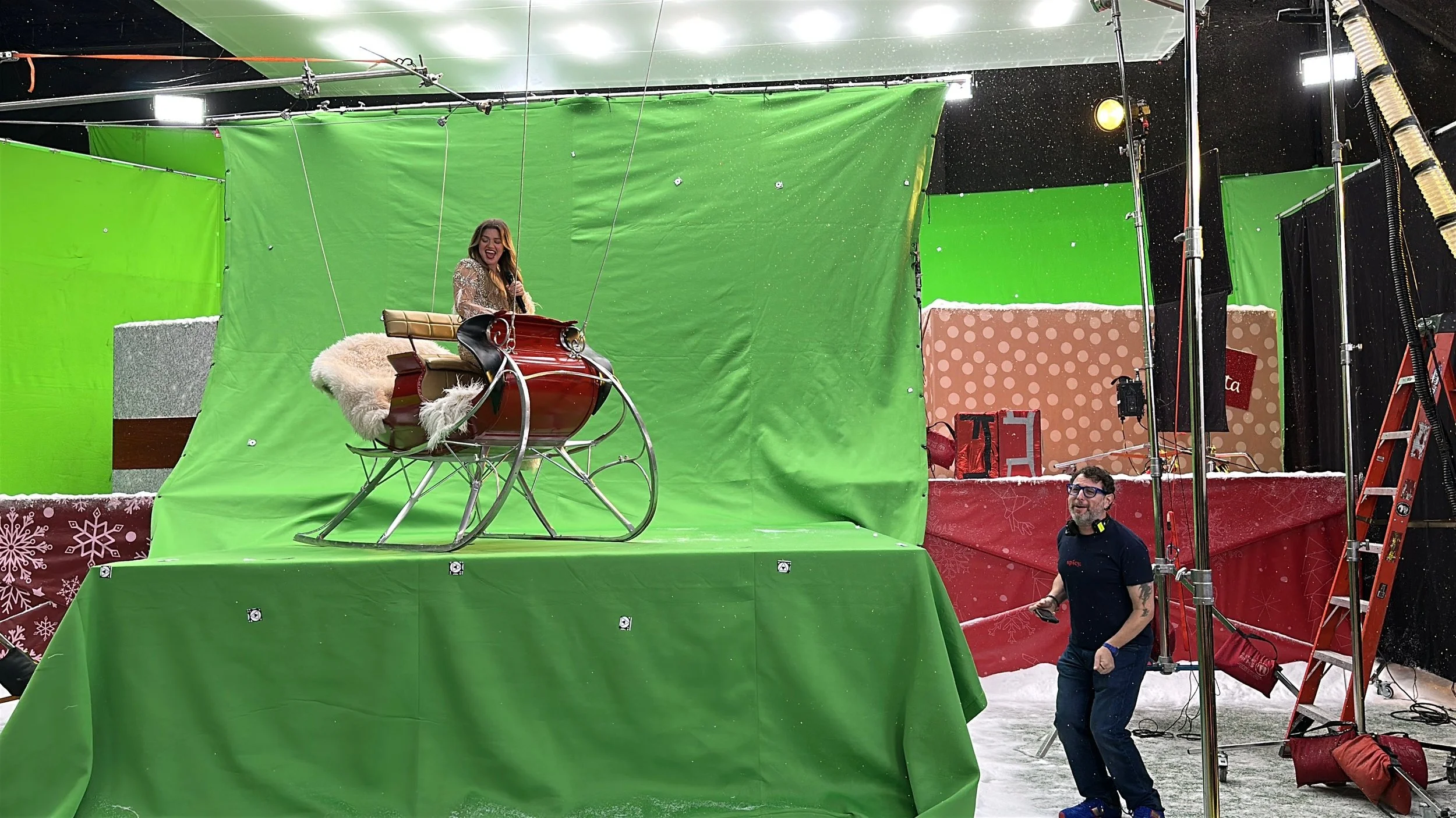 Kelly Clarkson & Adam Reid BTS 