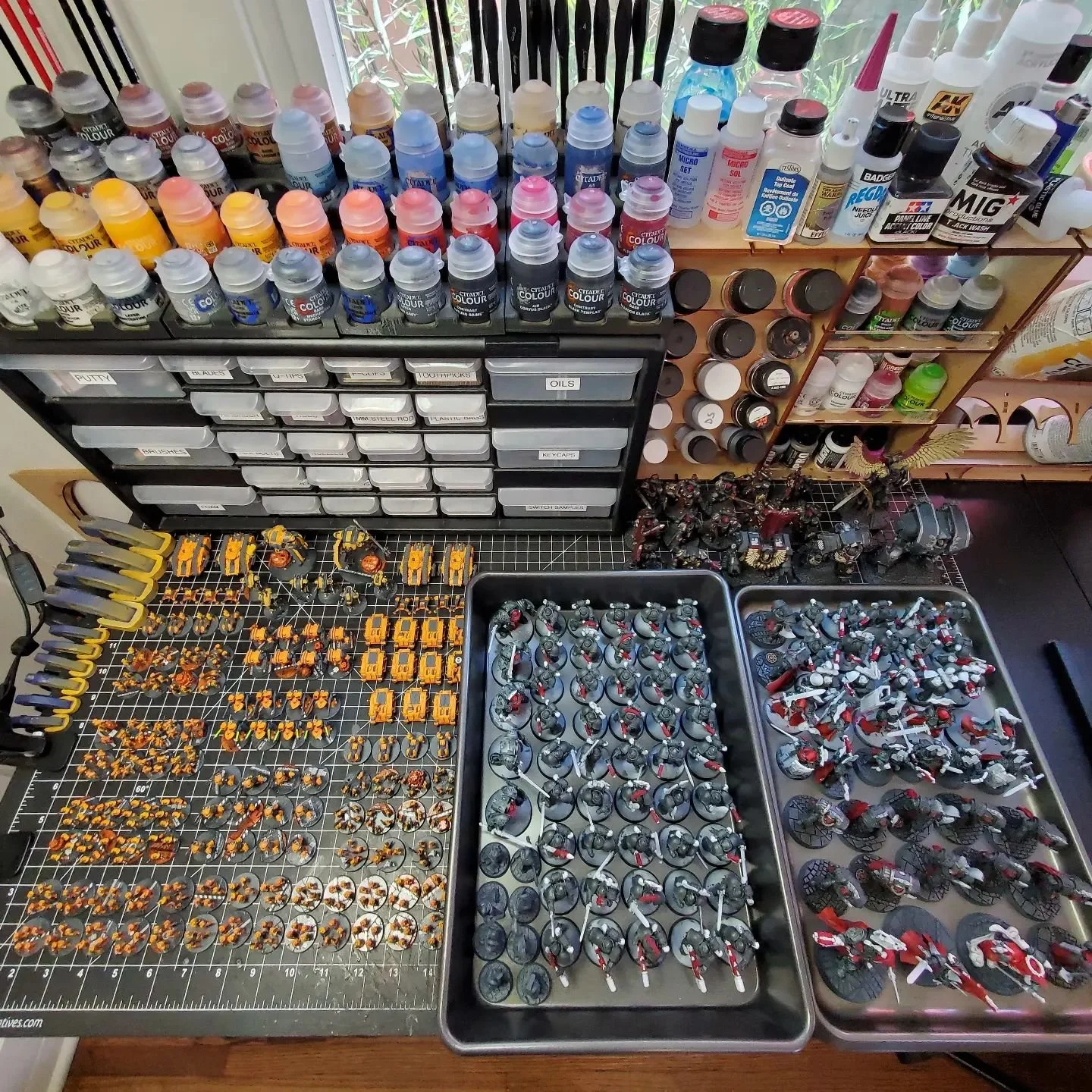 No posts in a while, but rest assured I've been on that batch painting GRIND. ~2600 pts of Legions Imperialis and ~4000 pts of Dark Angels; 244 bases by my count, all in various stages of completion. I think it's time to take a break with a bite-size