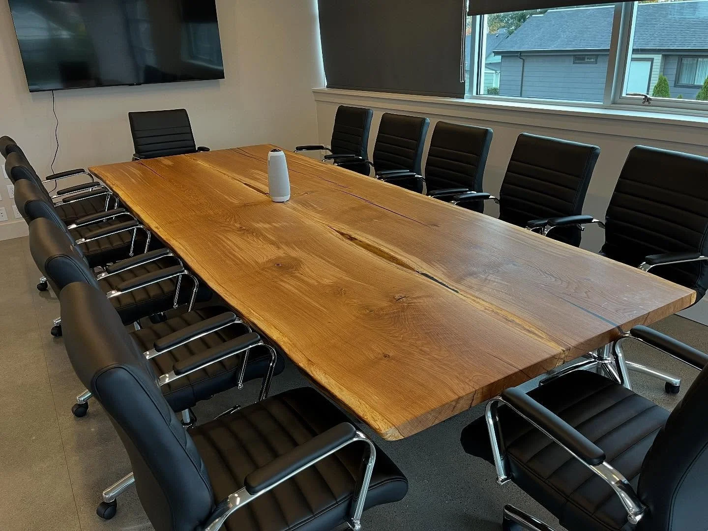 In the world of custom furniture, walnut often steals the spotlight. But those who know&hellip; know. White oak is the quiet powerhouse &mdash; durable, timeless, and full of character that only gets better with age.

This bookmatched live edge confe