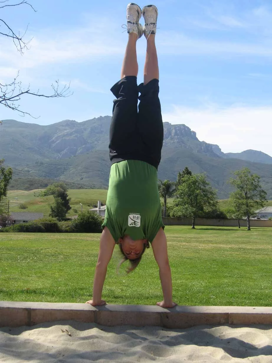 cari ham handstand.jpg