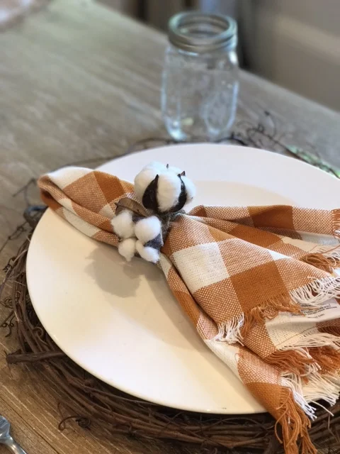 DIY: Cotton Bulb Napkin Rings 