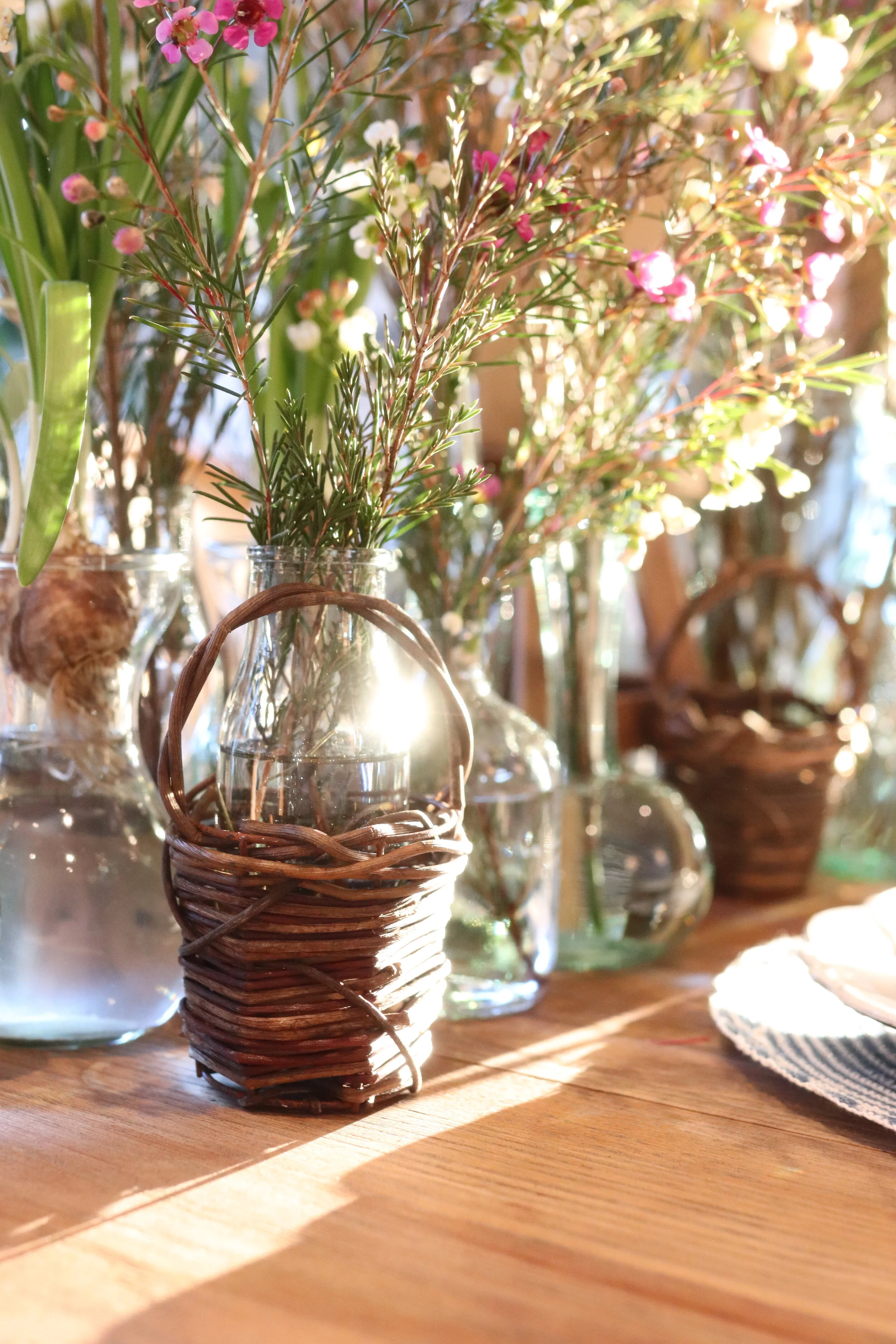 DIY: Spring Tablescape with Wild Flowers 💐