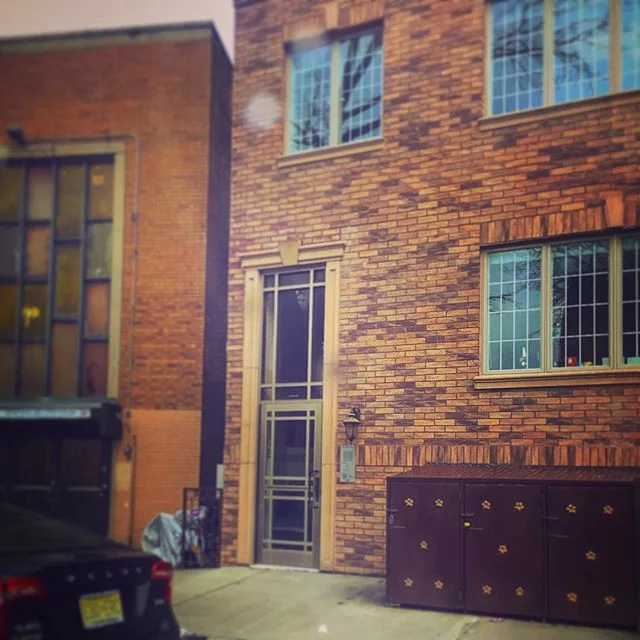 It's like a damn movie set out here! #brooklyn #artiseverywhere #glass #brick #fancytrash