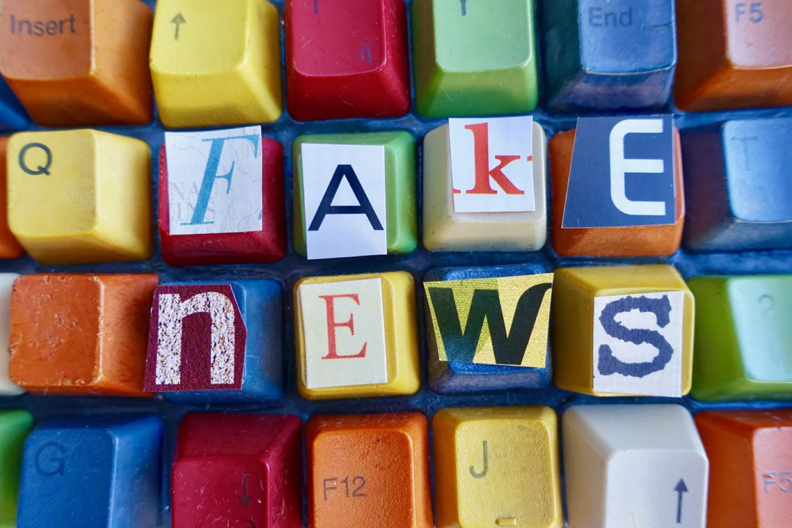Fake-news-letters-on-colorful-keys-694879770_1258x838 (1)_Web.jpeg