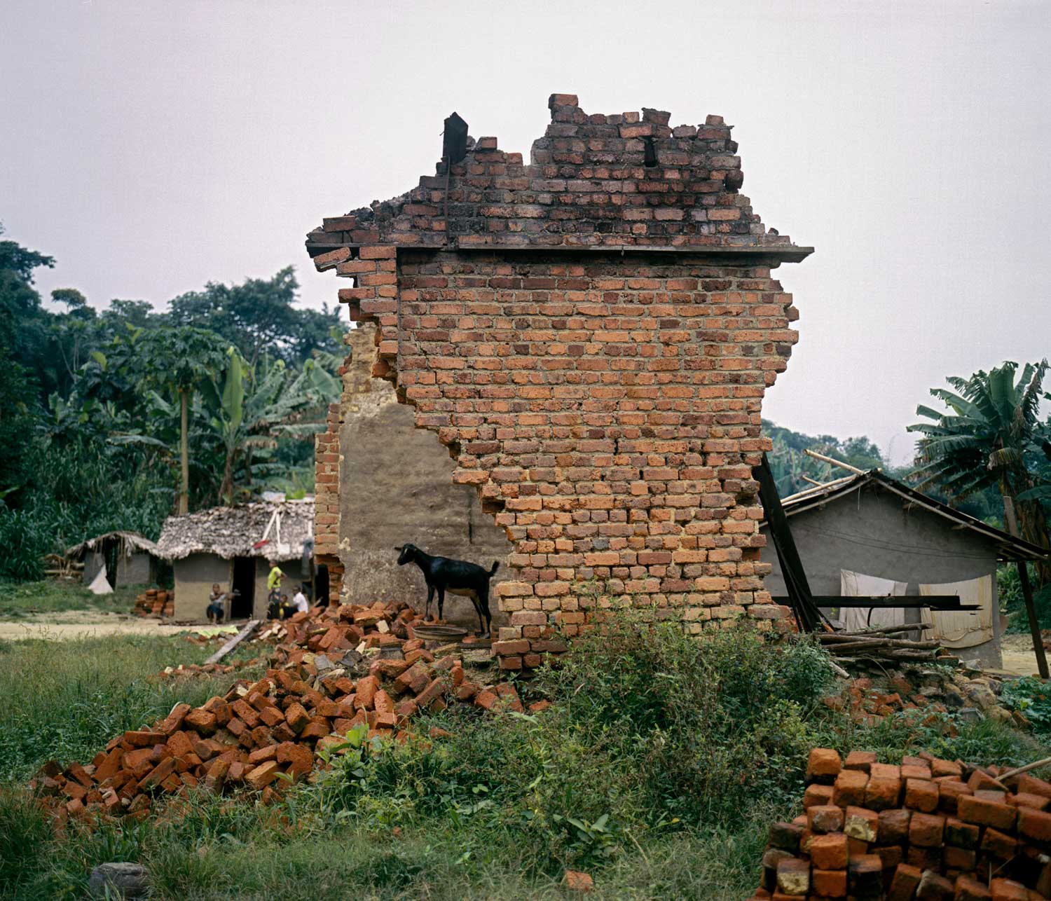  Decaying Belgian colonial era structures speak to the area’s history of mining, and to Congo’s struggles with outsiders who vied for its riches. Lulingu was a central site for Belgian colonial mining operations until the 1960s. After independence, t