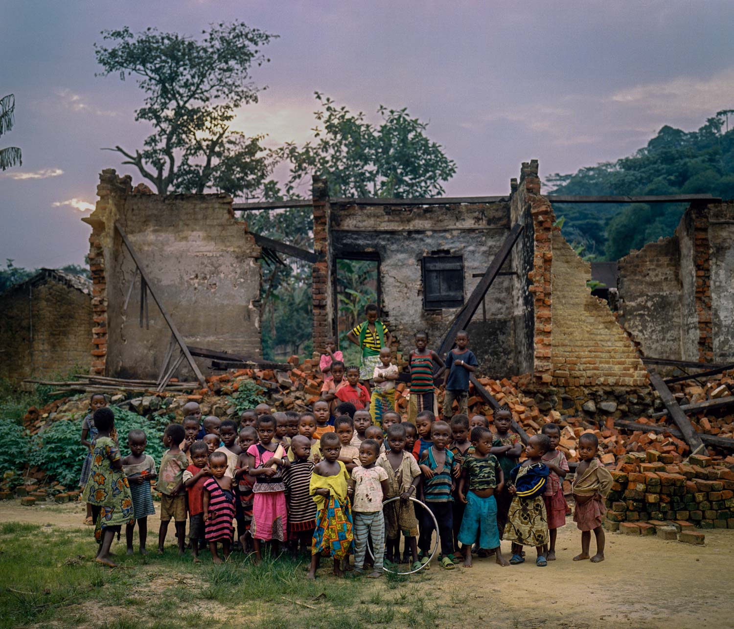  Decaying Belgian colonial era structures speak to the area’s history of mining, and to Congo’s struggles with outsiders who vied for its riches. Lulingu was a central site for Belgian colonial mining operations until the 1960s. After independence, t