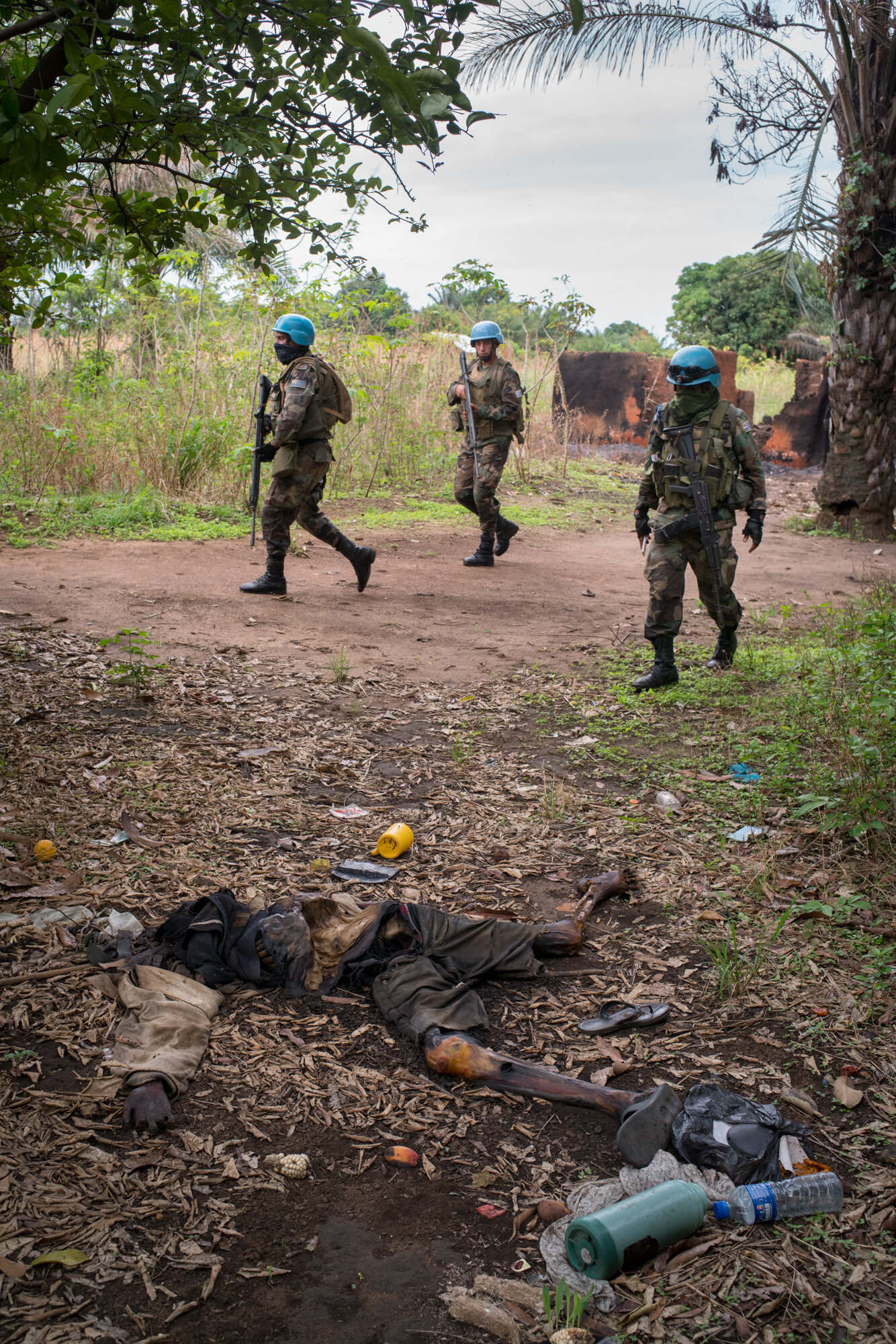  Soldiers of the Uruguyan forces to MONUSCO, the UN peacekeeping mission in the DRC, discover a partially decomposed corpse in Nyamamba, a deserted lakeside village that lies in ruins after attacks from militias a week prior. March 18, 2018. Nyamamba