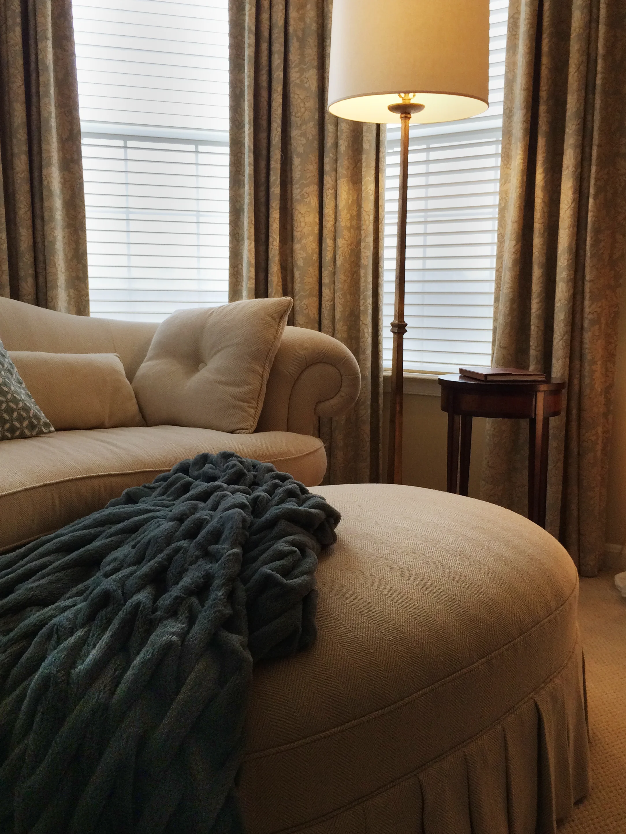 lc_bedroom_loveseat_2.jpg