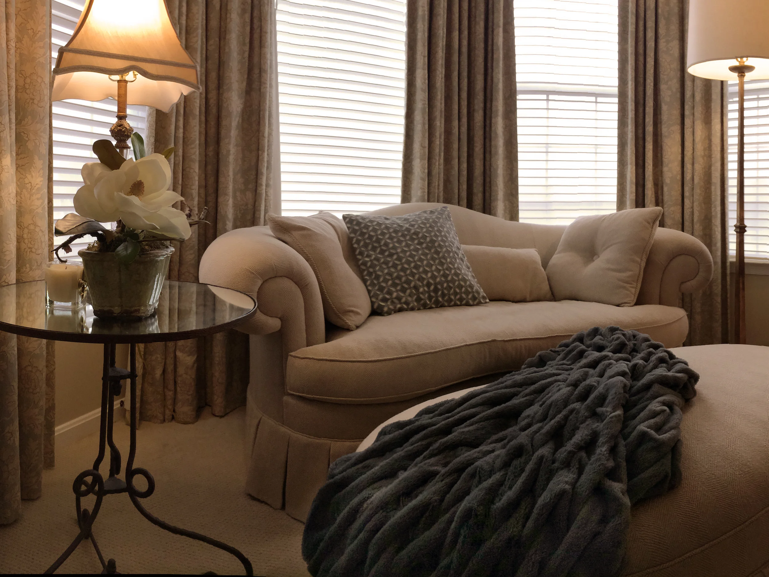 lc_bedroom_loveseat.jpg