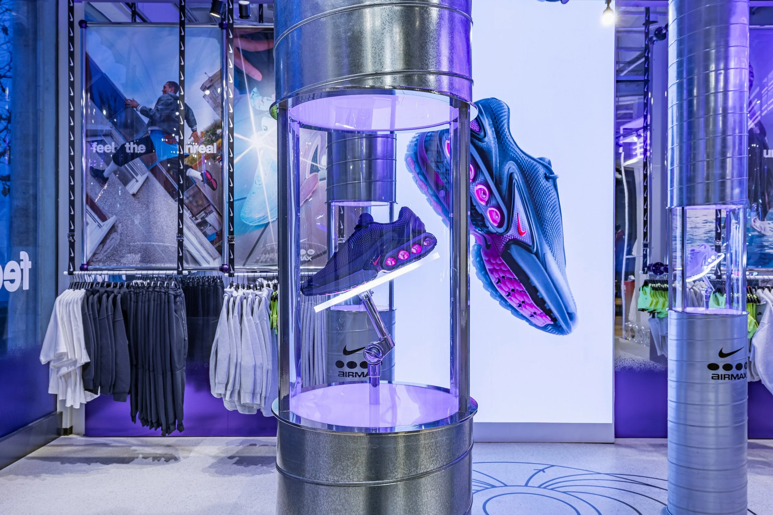 240330_NIKE5917_RetailAirMaxDn_TheGrove_Beauty_CM_1749.jpg