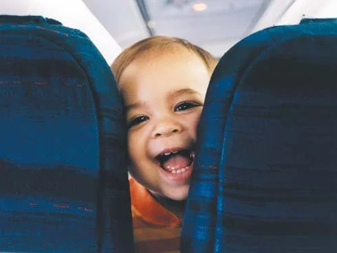 bebe-en-el-avion_reference.jpg
