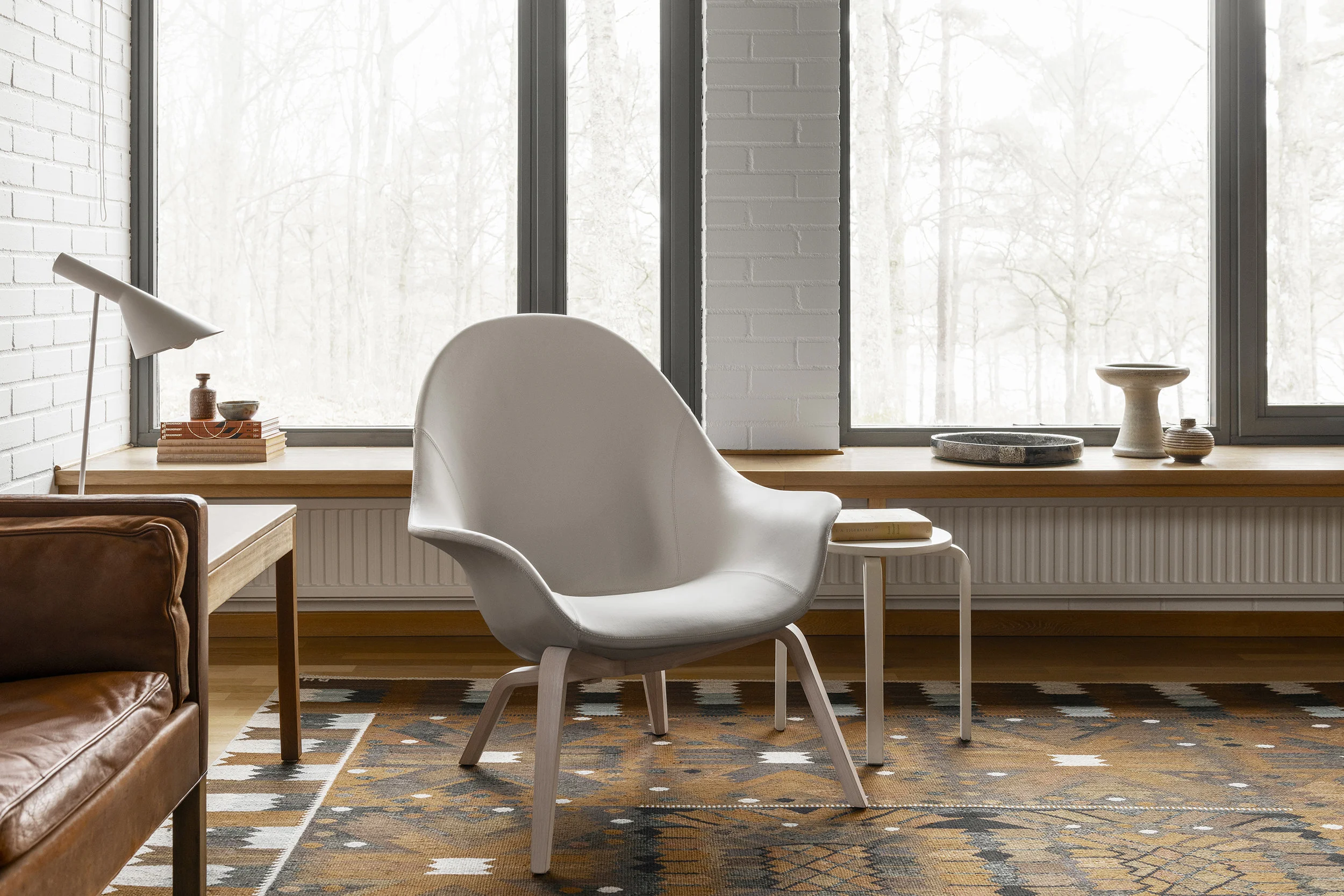 Atticus_Lounge_wood leg_07_web.jpg