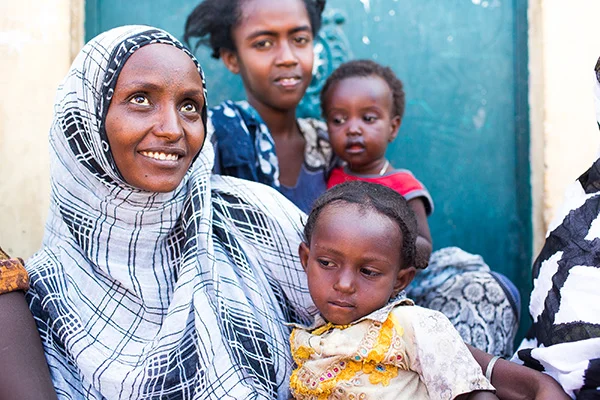 Asna pictured with her daughter