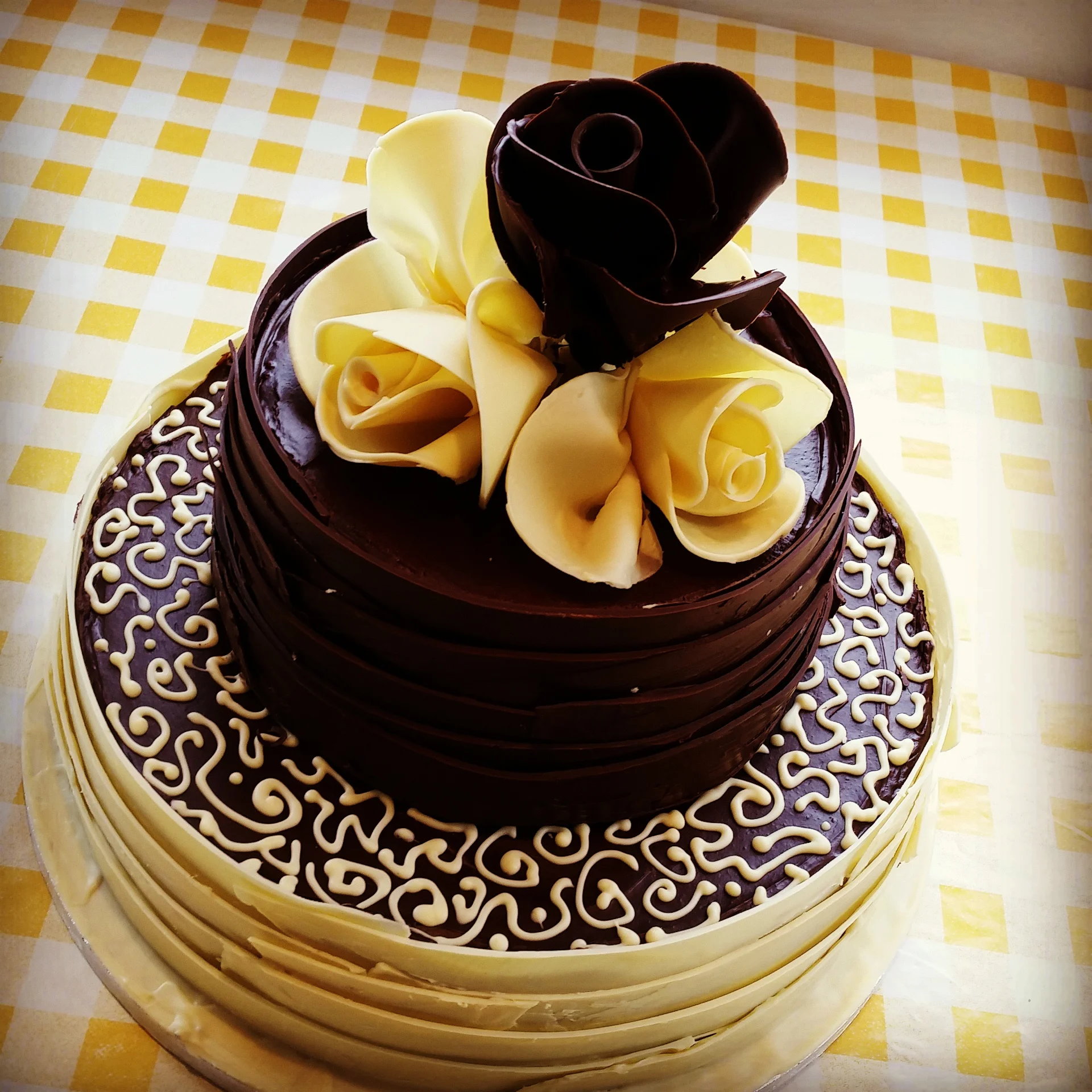 Dark Chocolate and White chocolate She Bakes sculpted cake. You will make a miniature version of this on the course and can take it home to share or NOT share. That is entirely up to you.