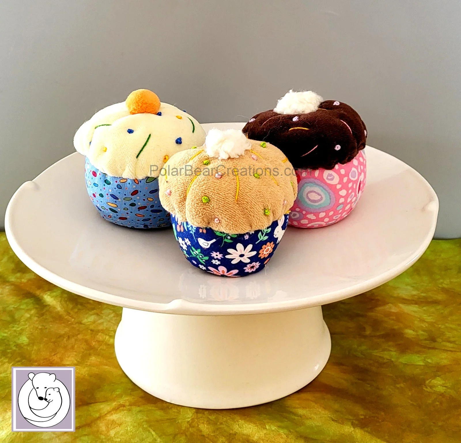 3 cucakes.jpg
