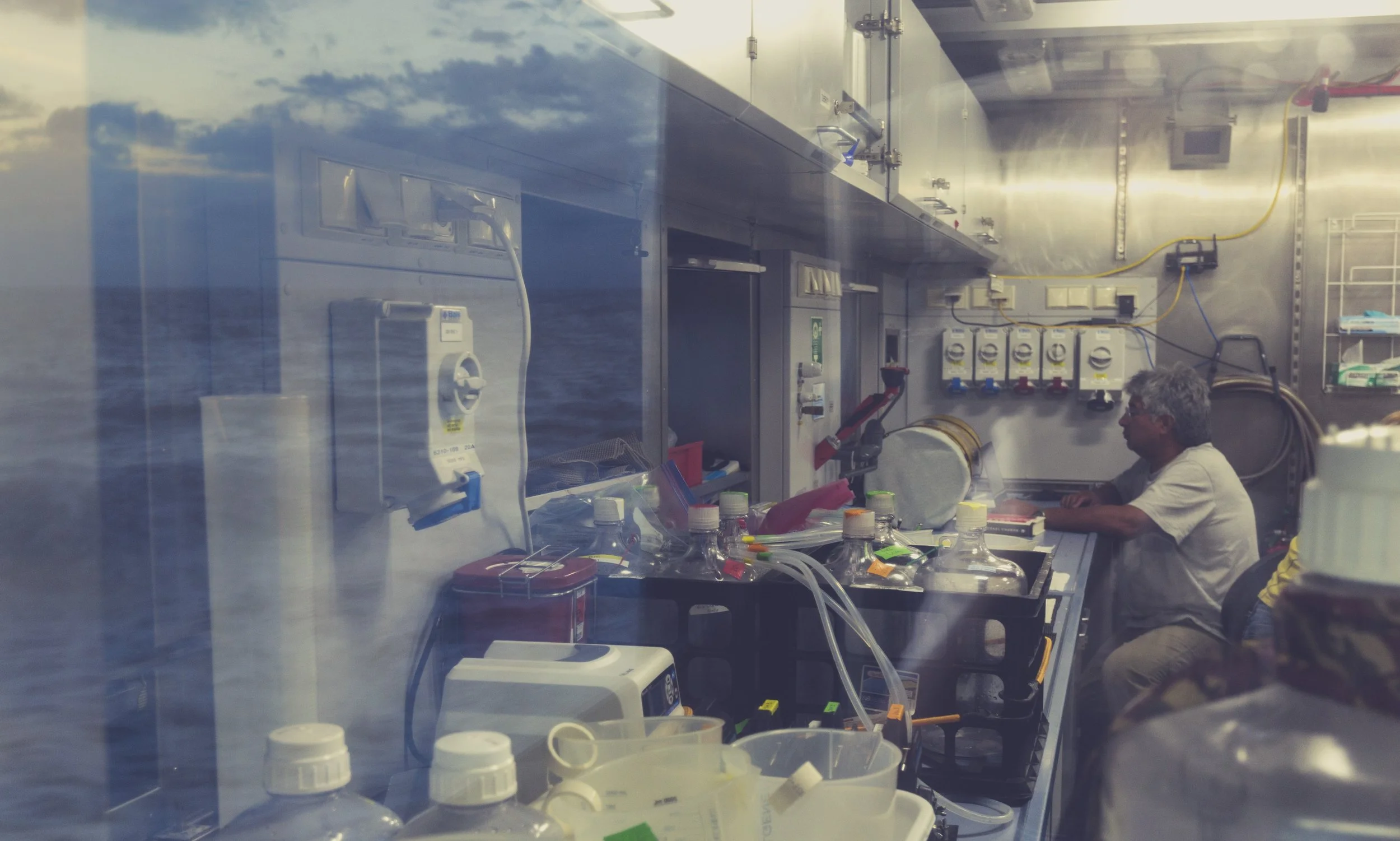 FK180310_Roman_Lab in the ocean_180315Hoffman.jpg