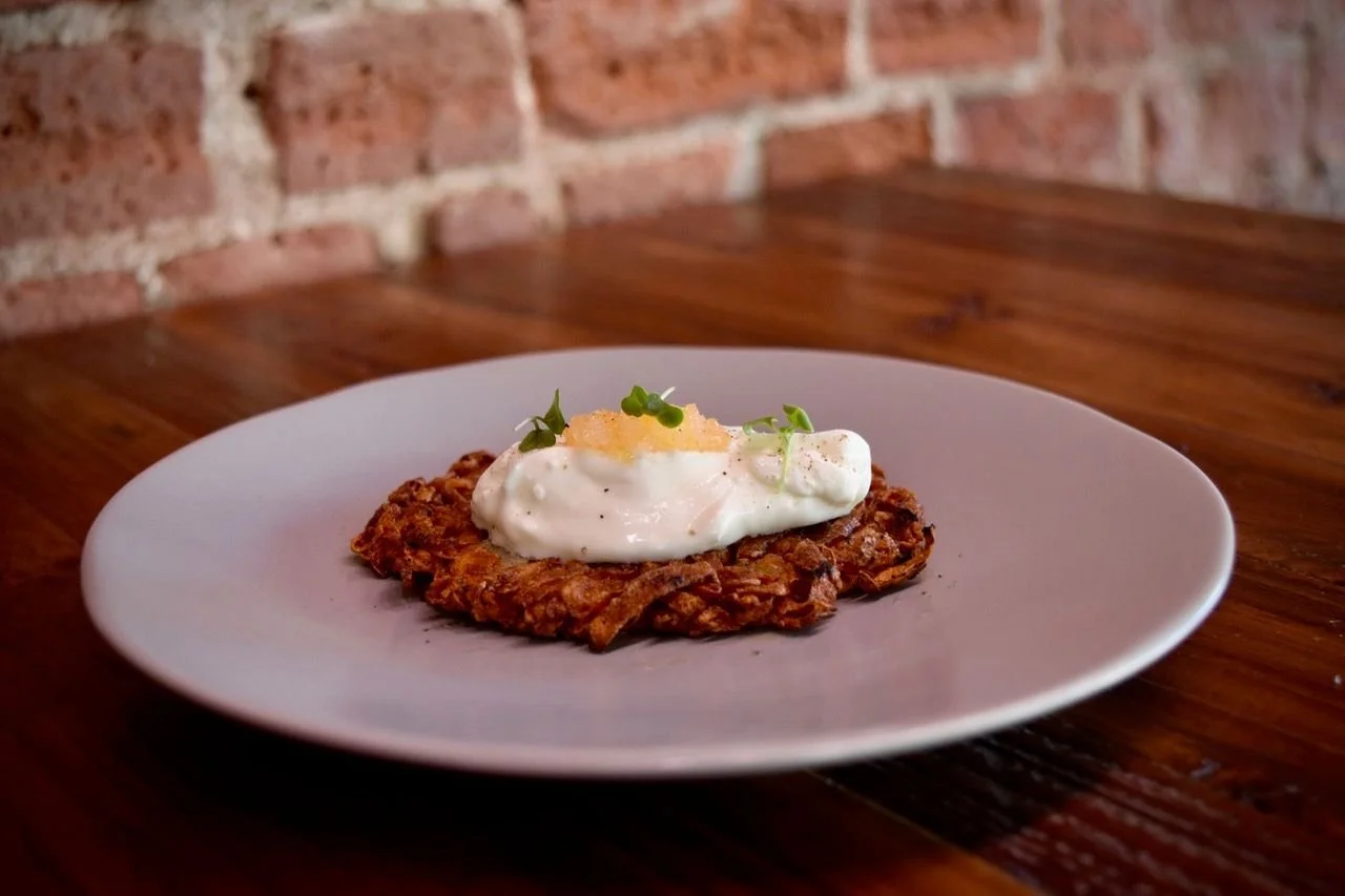 🥔🍳 Sneak peek at one of our fall menu stars: Potato &amp; Eggs &mdash; but make it fancy.

At first glance, it looks like a classic latke with an egg on top&hellip; but take a closer bite.

You&rsquo;ll find a crisp potato latke, topped with silky 