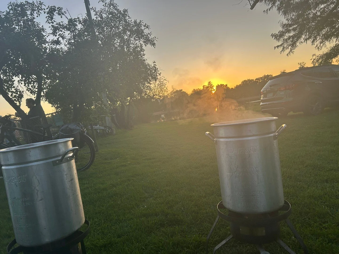 Surprise seafood boil for an 80th birthday at Wash Park! Who needs a kitchen? 🎉🦞 
#surprisparty #seafoodlovers #partyinthepark #washparkvibes #milehighdining