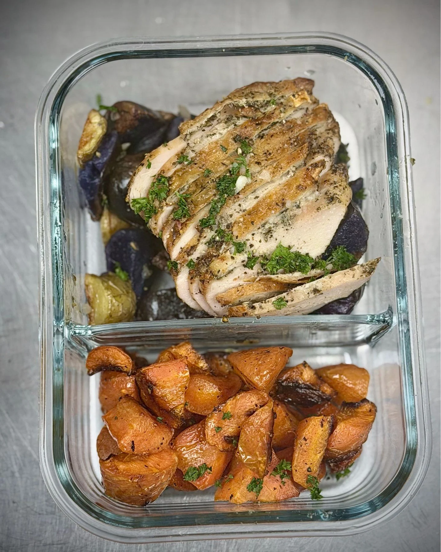 A look at three of the meals from last weeks deliveries. 

🍗 Herb roasted chicken with garlic fingerlings, slow-roasted carrots, and beurre blanc.

🌿 Spiced vegetable dal with cauliflower, carrots, squash, and asparagus &mdash; warming, nourishing,