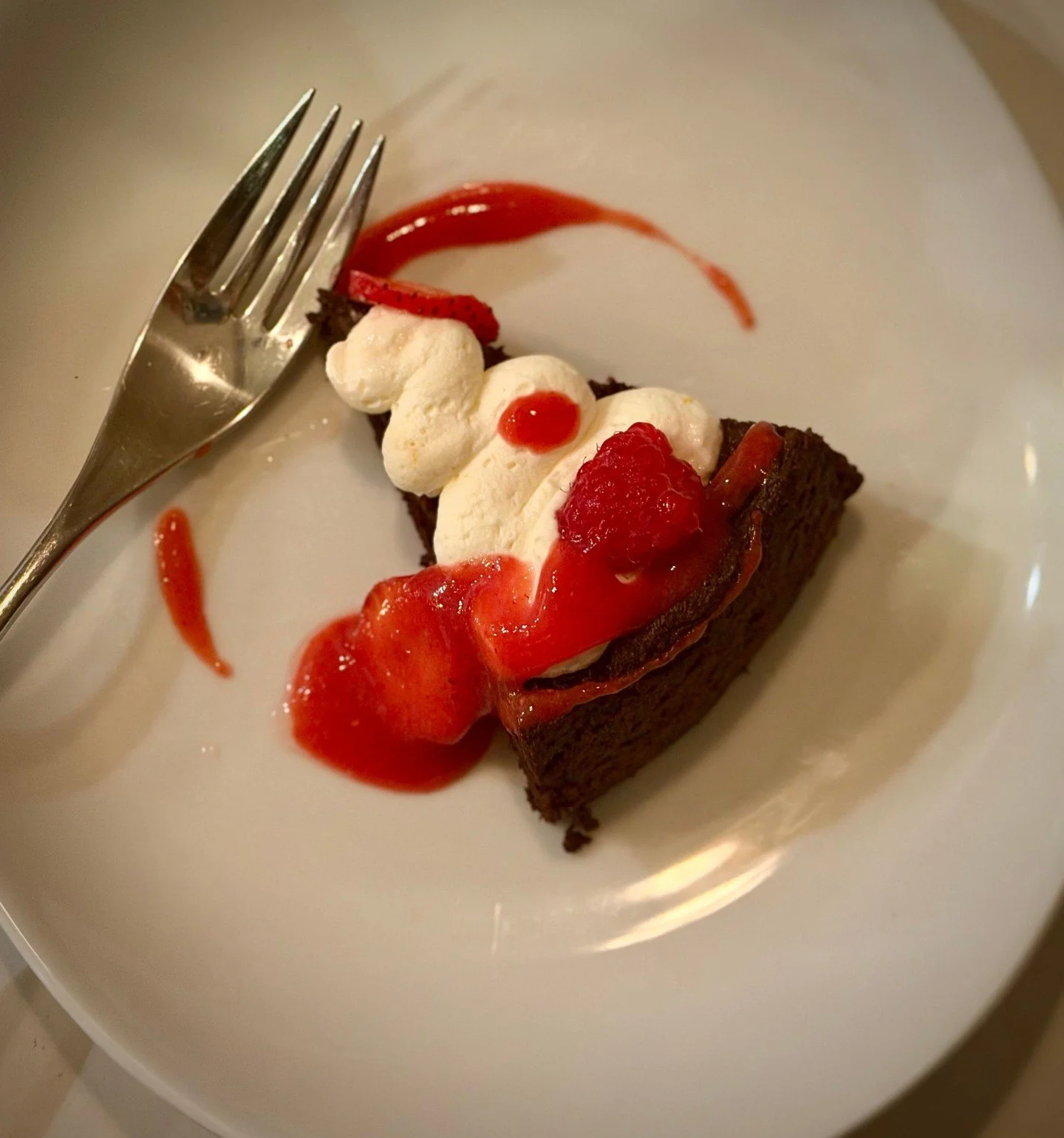 A sweet finish from one of our recent private in-home events.

Flourless chocolate cake made with EVOO, topped with orange whipped cream, fresh fruit, and a sauce built from local honey and seasonal fruit.

Simple. Classic. Refined. Indulgent.

If yo