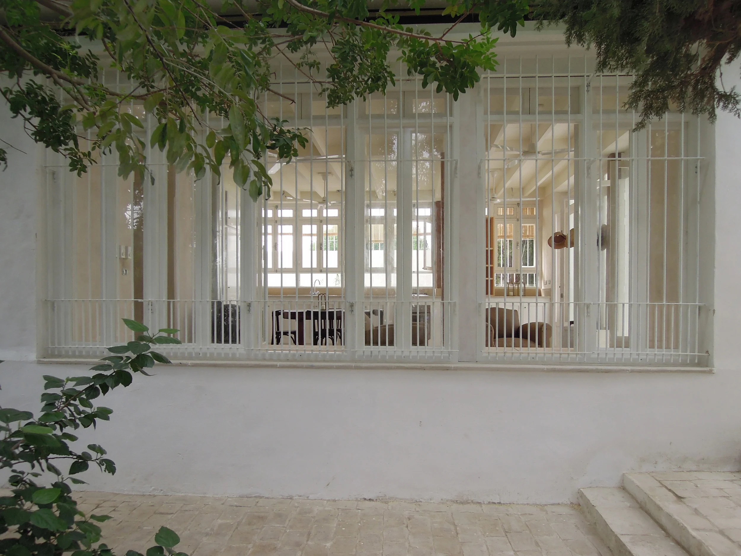 Ext 05.jpg