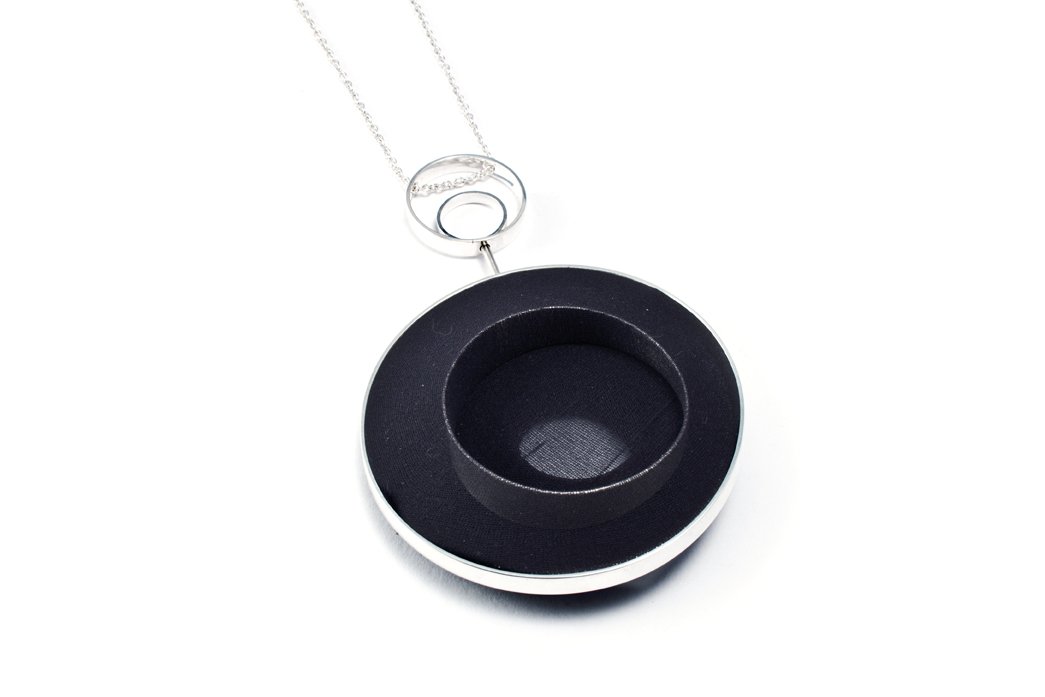 RON-PENDENTIF-NYLON-WEB.JPG