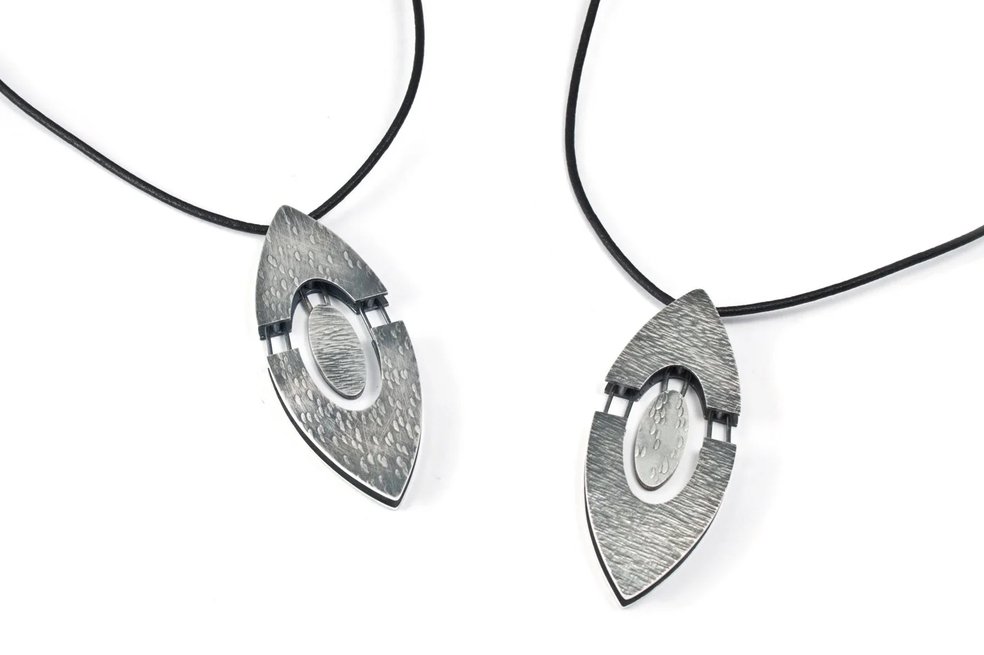 RON-PENDENTIF-2FACES-WEB.JPG