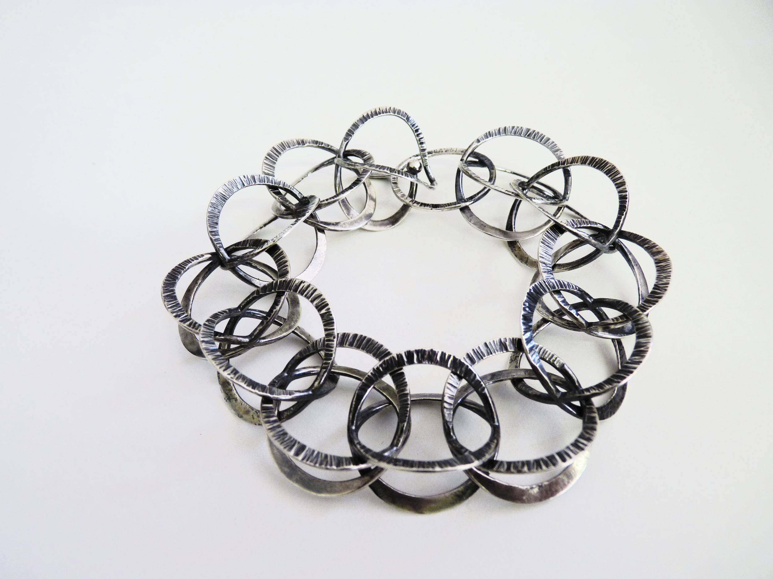 Ronald Crawford bracelet mise en forme.png