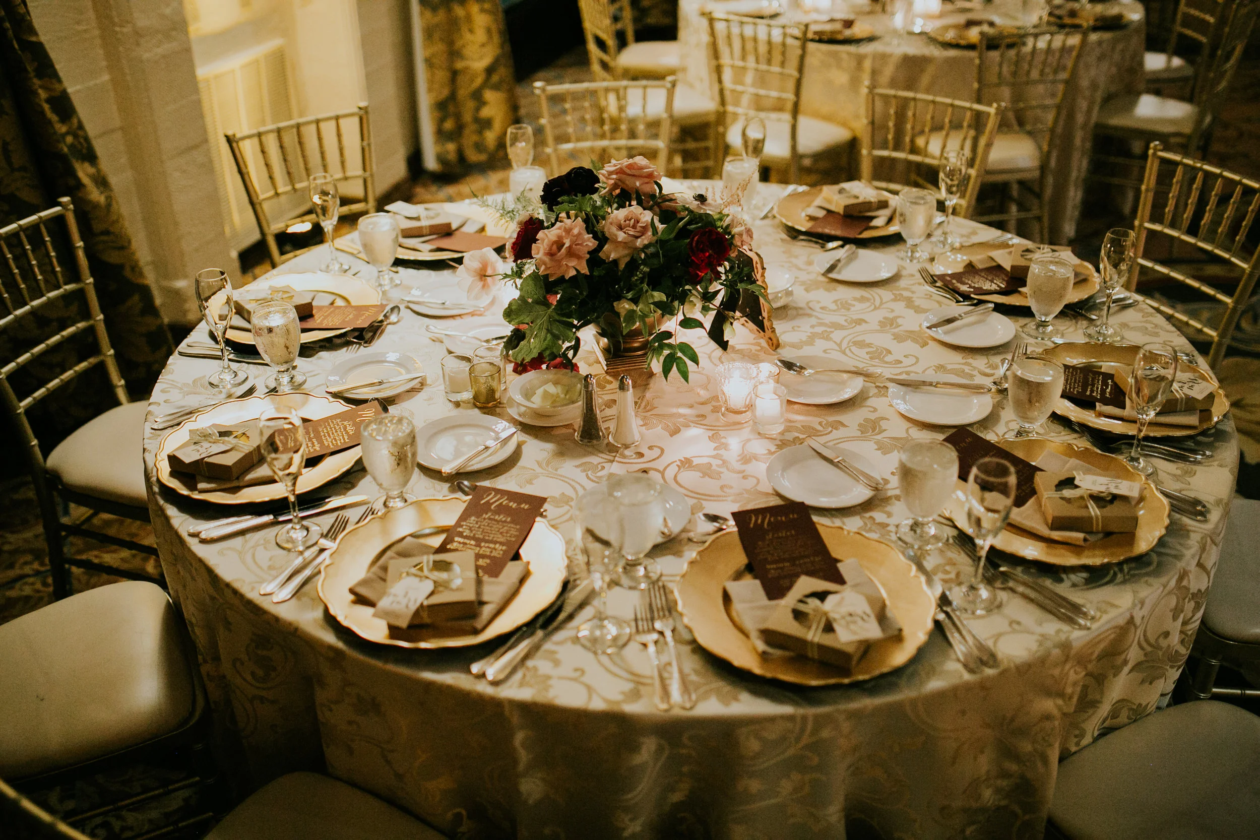mission-inn-wedding-low-centerpiece-candles-aubree-lynn-francine-ribeau.jpg