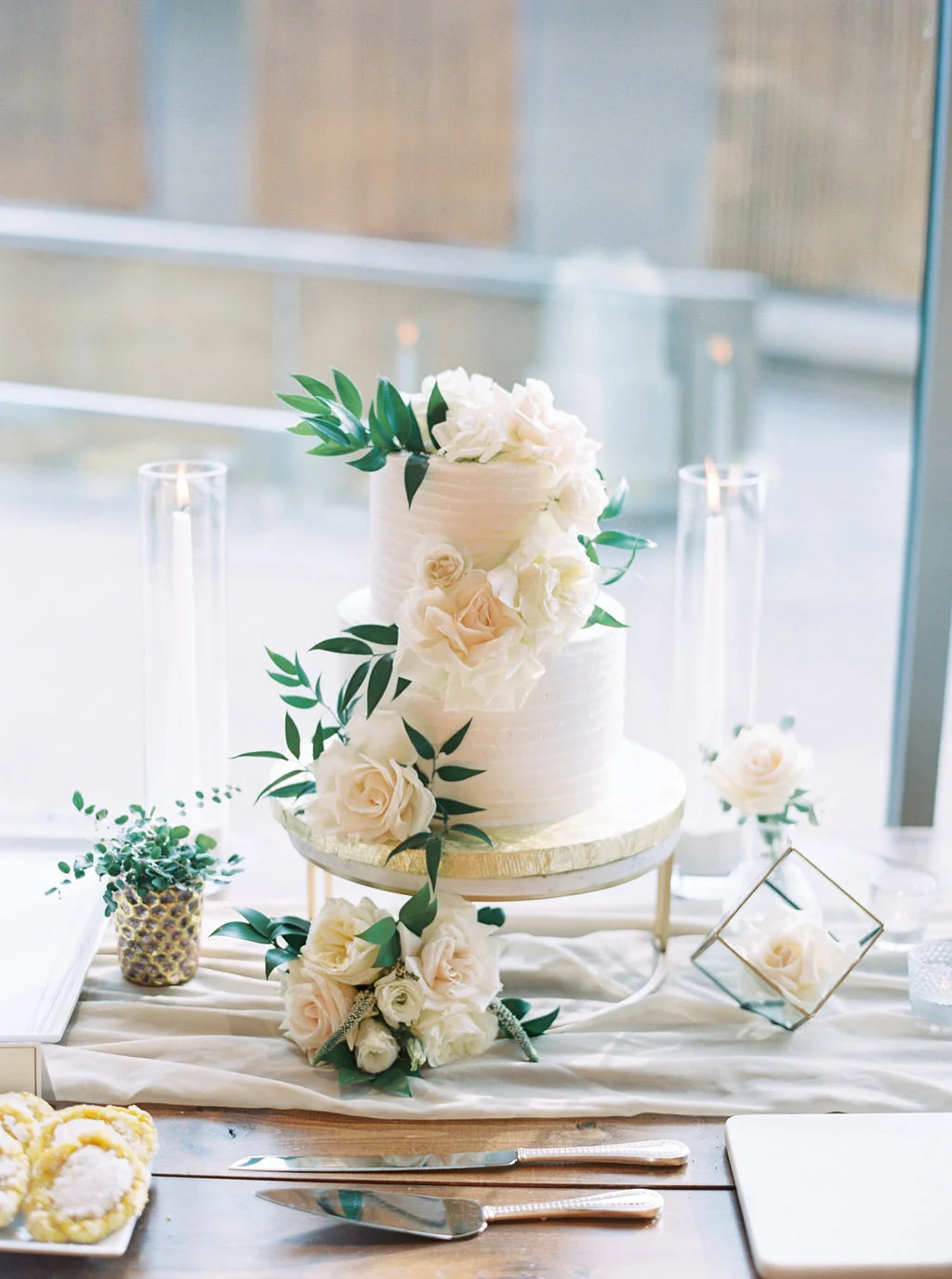 meiwen-photo-scripps-forum-wedding-la-jolla-beachside-inspiration-coastal-floral-design-blooms-18.jpg