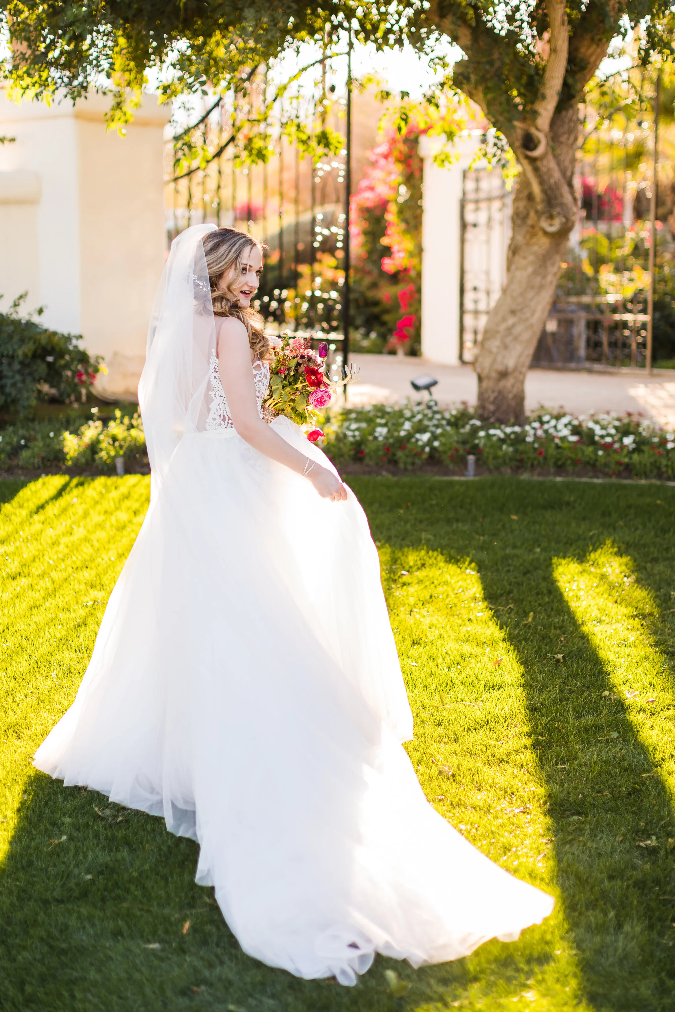 kathleen_geiberger_bougainvillea_estate_palm_springs_wedding_flowers_inspo_blooms_1.jpg