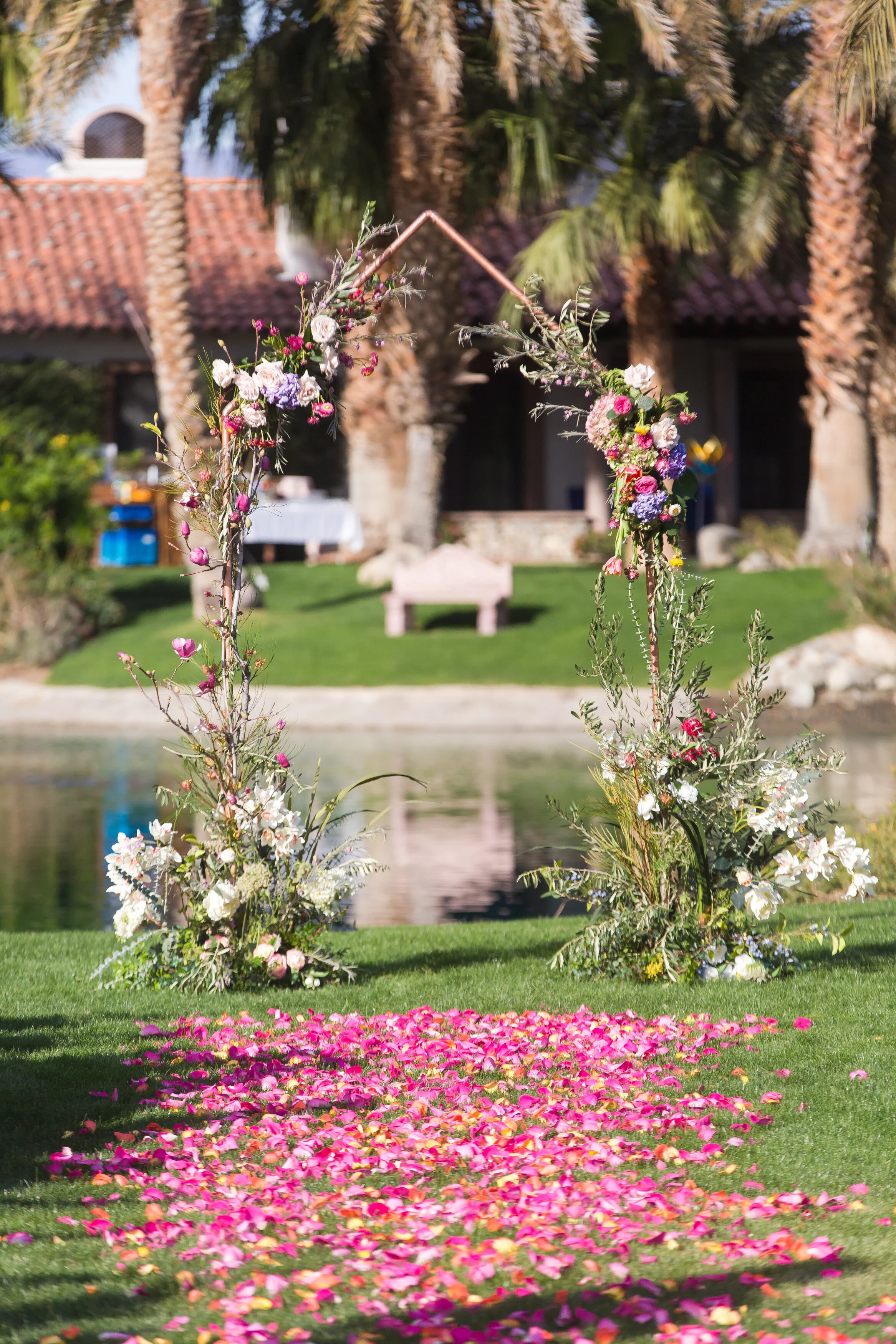 kathleen_geiberger_bougainvillea_estate_palm_springs_wedding_flowers_inspo_blooms_4.jpg