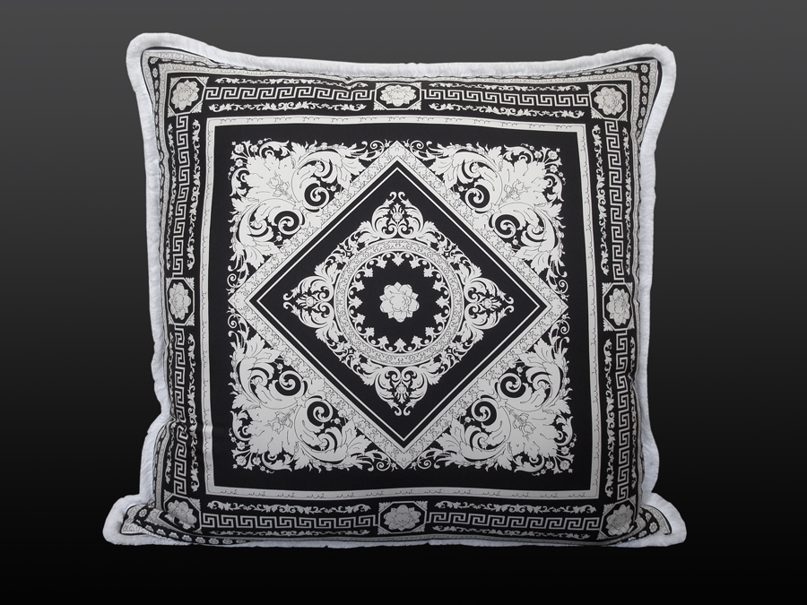 versaceblackwhiteweb.jpg