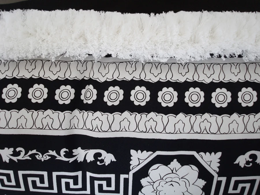 versaceblackwhitewebdetail.jpg