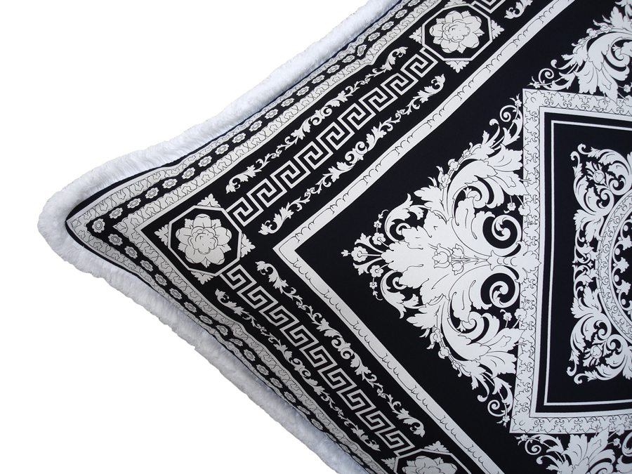 versaceblackwhitewebdetail2.jpg