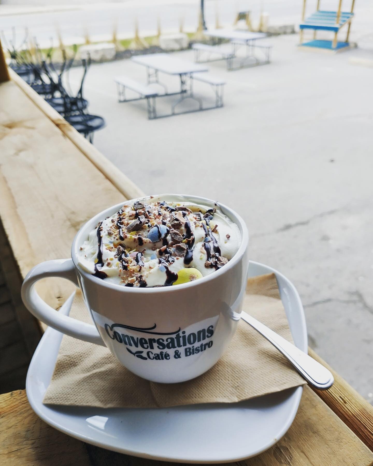The signs are all here&hellip; Spring has sprung, and Easter is sneaking up behind it. Get your Easter fix fast!! Mini Egg Lattes&hellip;. get hoppin&rsquo;. 😍✌️💙 🐣