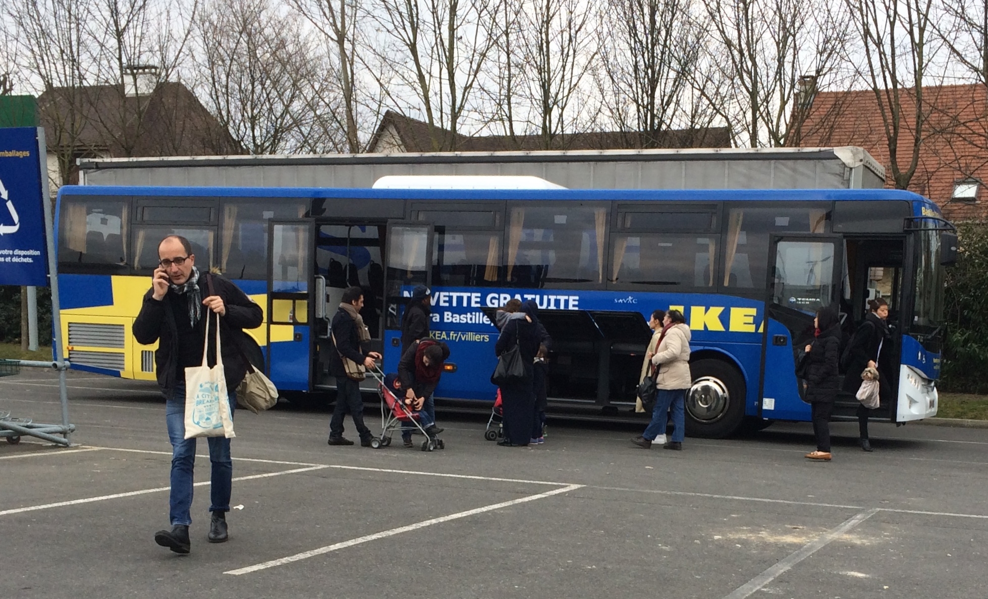 Shoppers arriving at Ikea