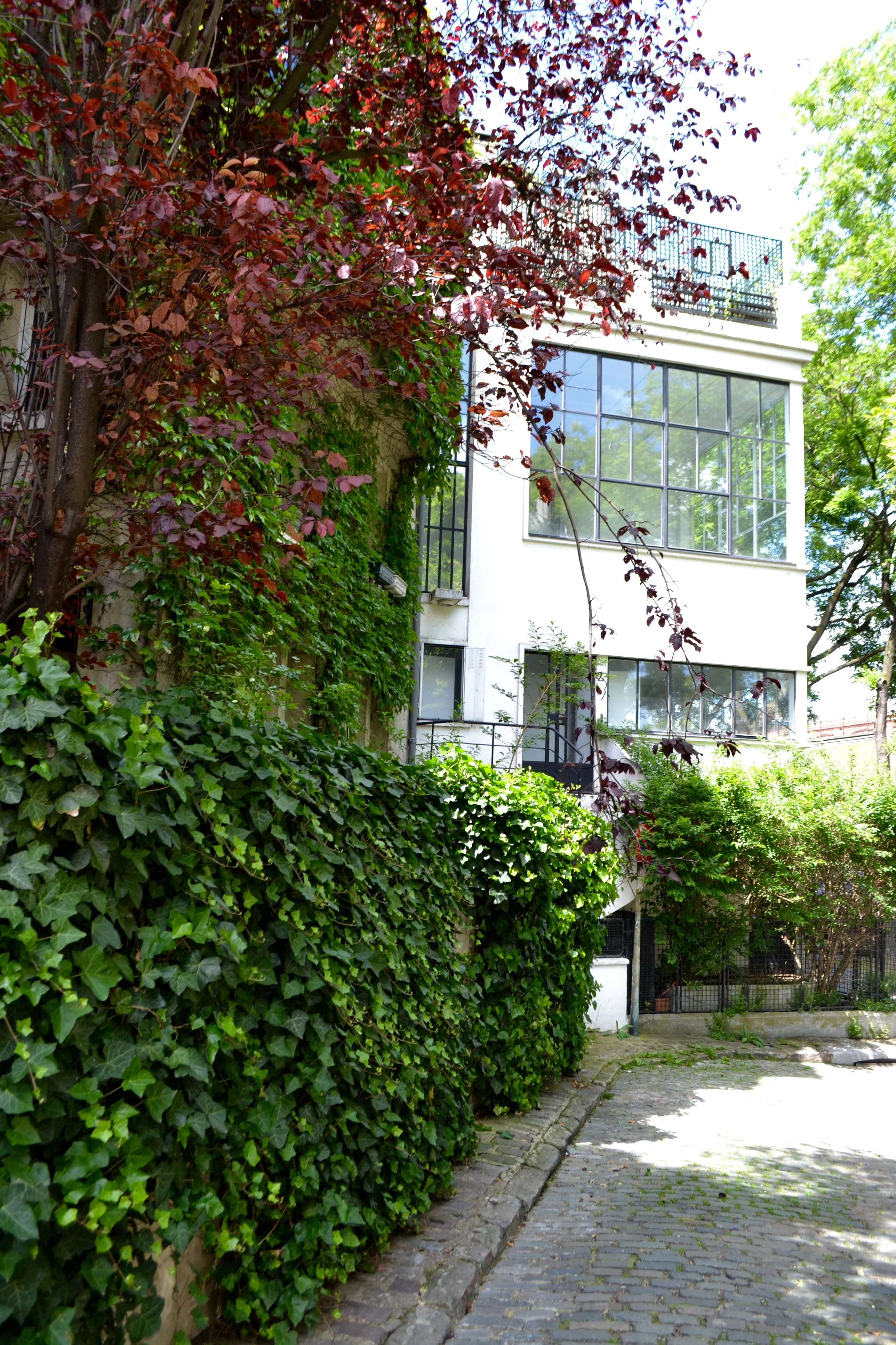 In search of the Le Corbusier house - but this isn't it. 