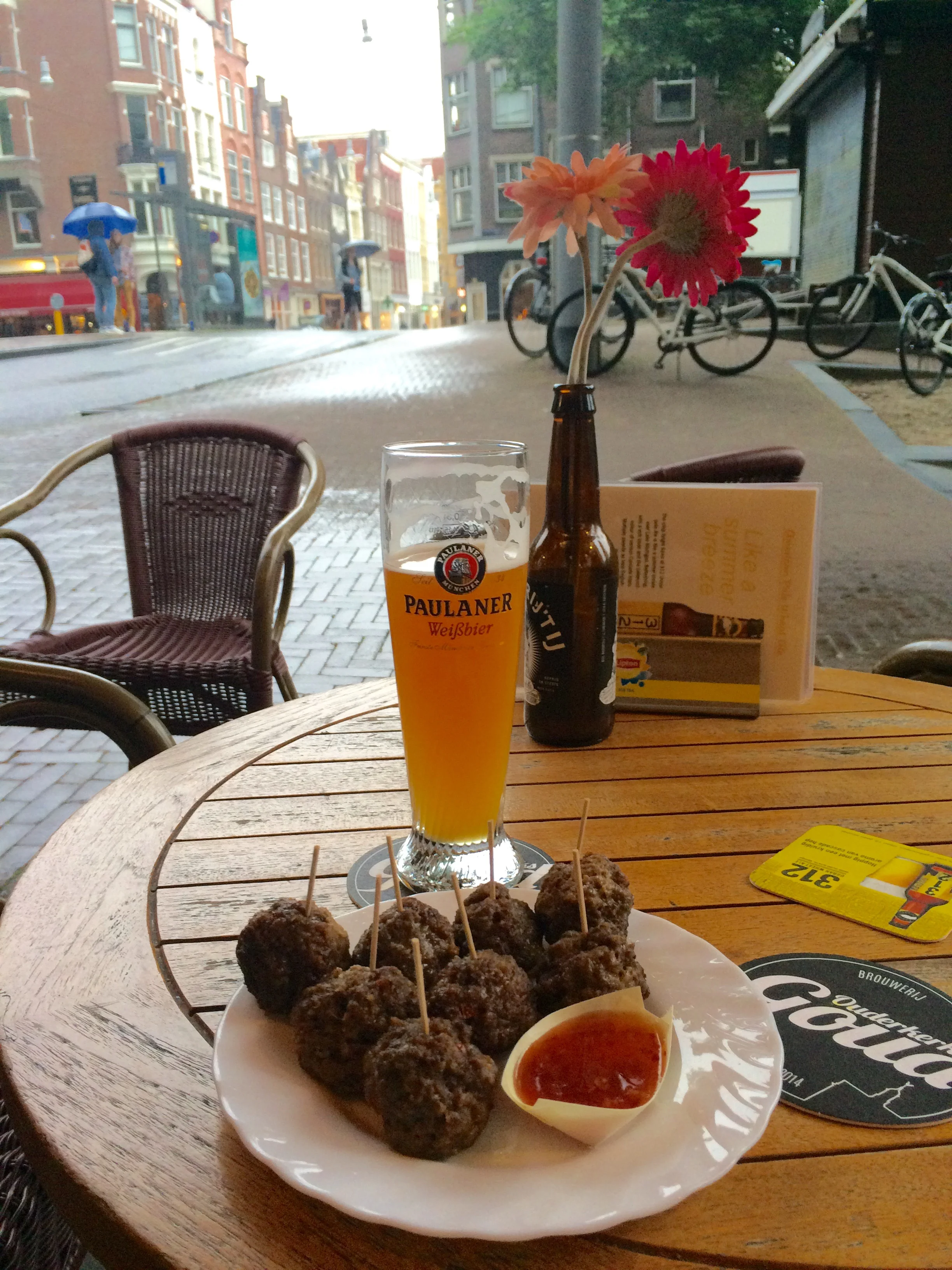 Spicy meatballs and a beer for dinner