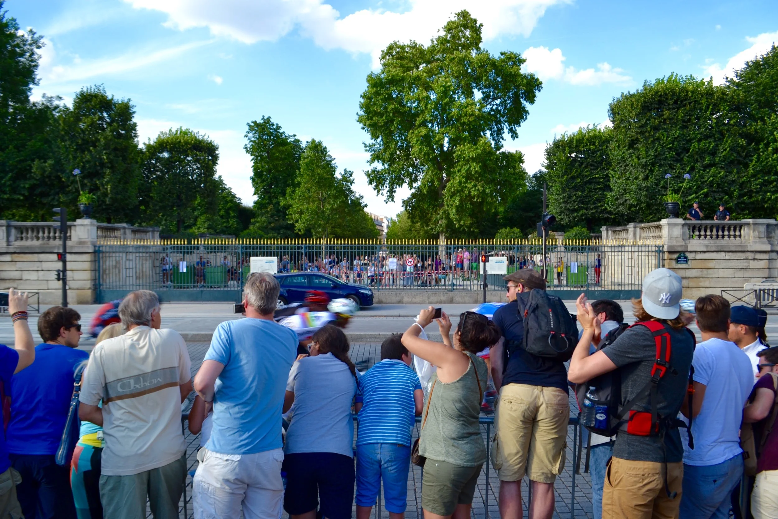 Nice viewing spot by the Tuileries gardens. 
