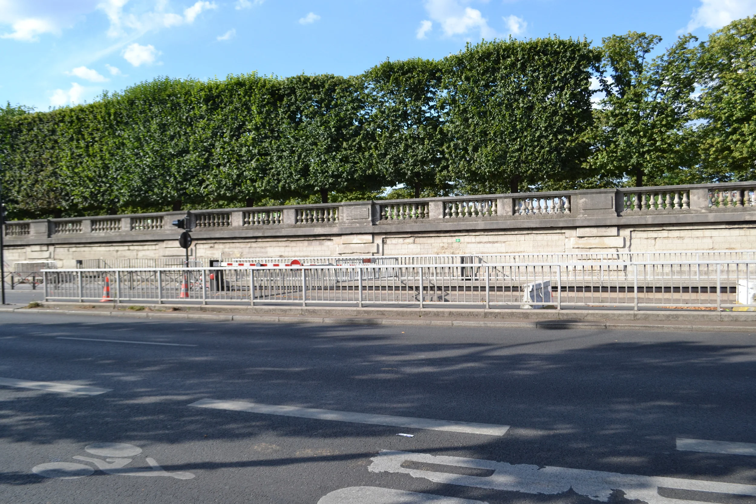 Waiting for the riders to arrive