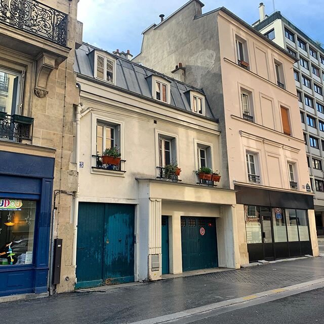 Back in my first #Paris neighborhood today on #ruemarcadet #paris18 #montmartre #montmartreparis #expatlife #liveinparis