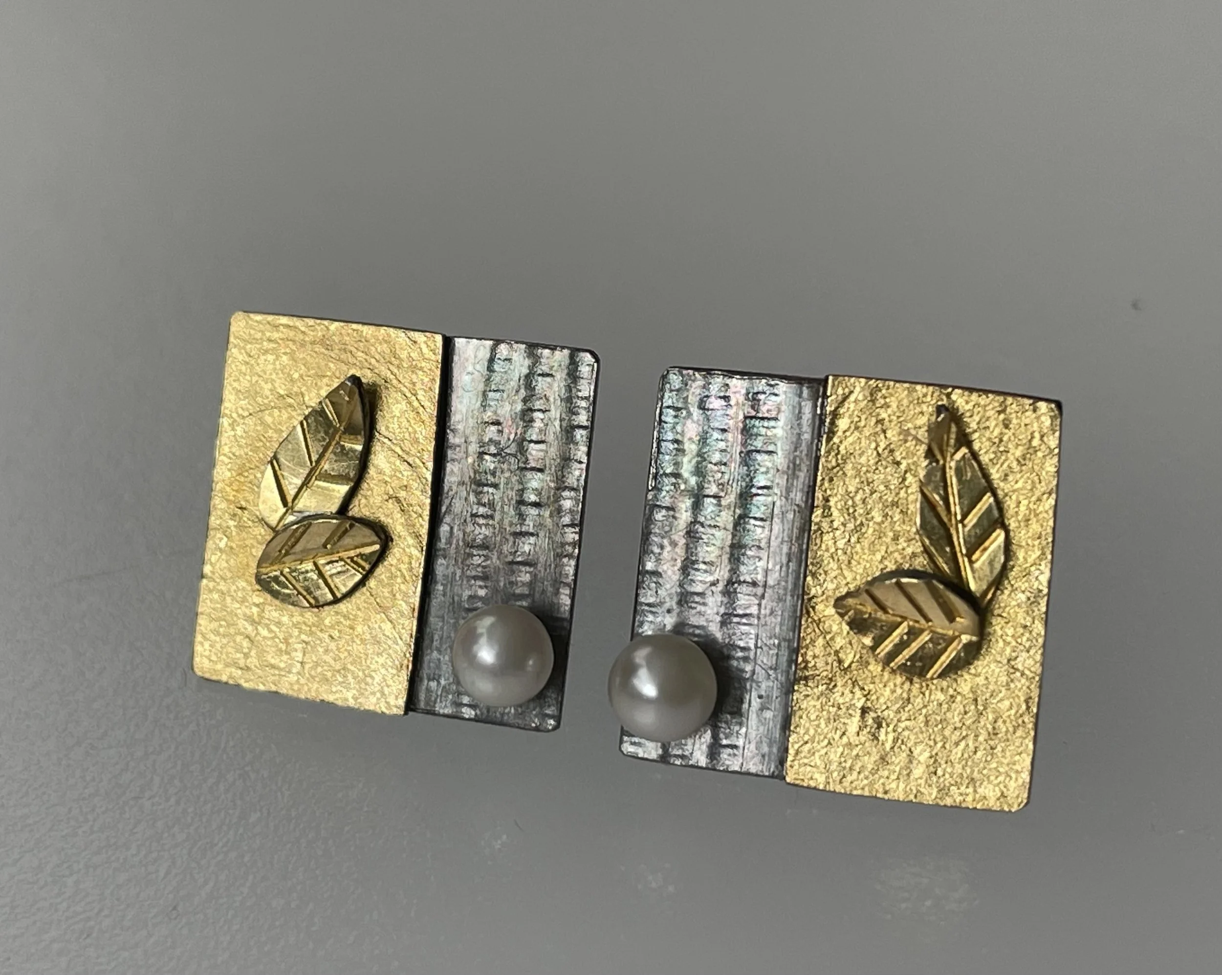 Bi-metal leaves earrings