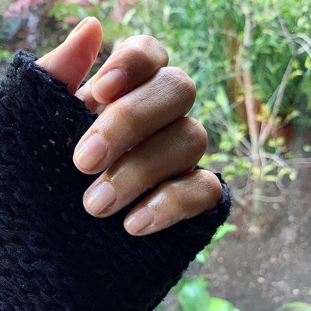 love! @halleberry @respin 💚 keeping neat and pretty at home! #naturalbeauty #naturalnails #sheernude #selfcare #clean #organic #beauty #sugaring #hortūscollective #secretgarden #lovenyc #earthdayeveryday