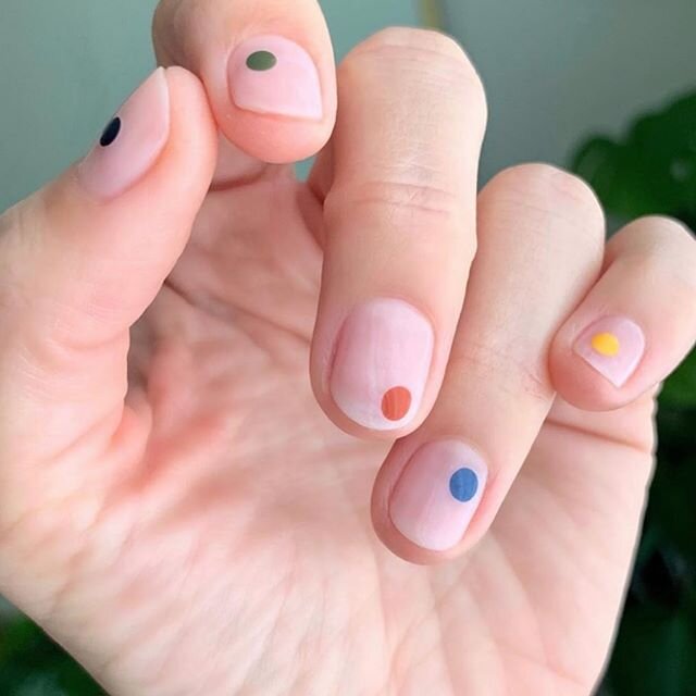 💙💛🖤@stephstonenails @orosabeauty #fun #simple #colorful #nailart #minimalist #selfcare #nailcare #organicbeauty #hortūsnailworks #greenlife #lovenyc #liveinspired