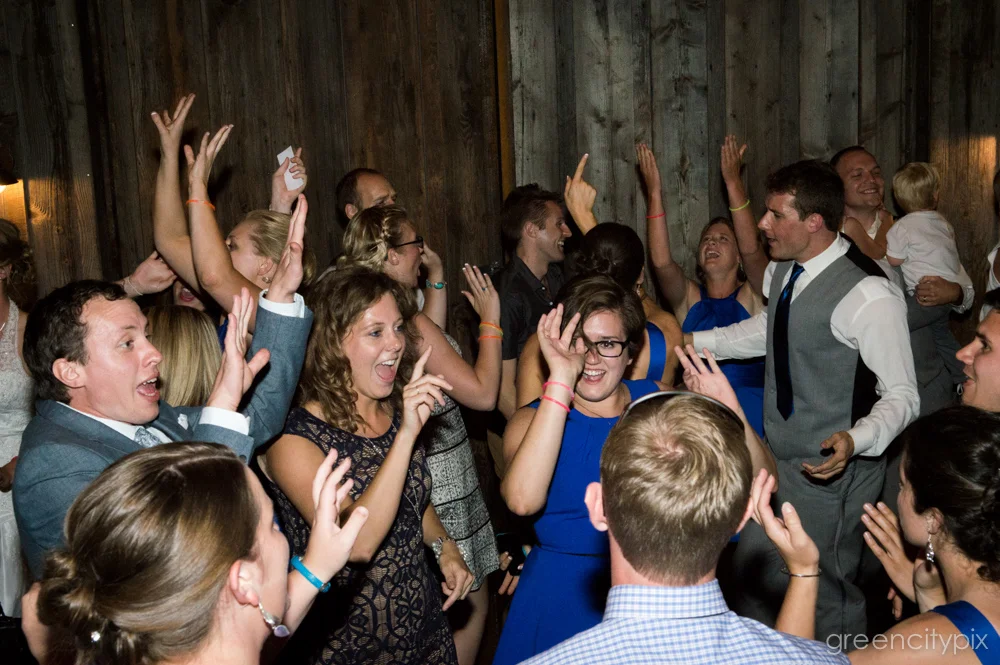 Everybody dance now!